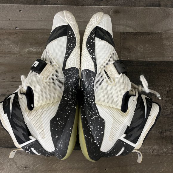 Nike Lebron Soldier 9 Premium Basketball Shoes - Picture 7 of 12
